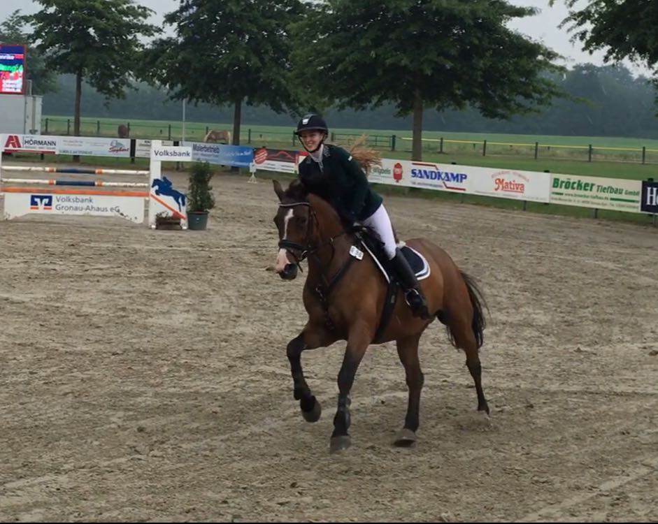 Henrike Holtmann Uphoff mit Lucy in the Sky 5. Platz Springprf. Kl. A Epe 08.06.18